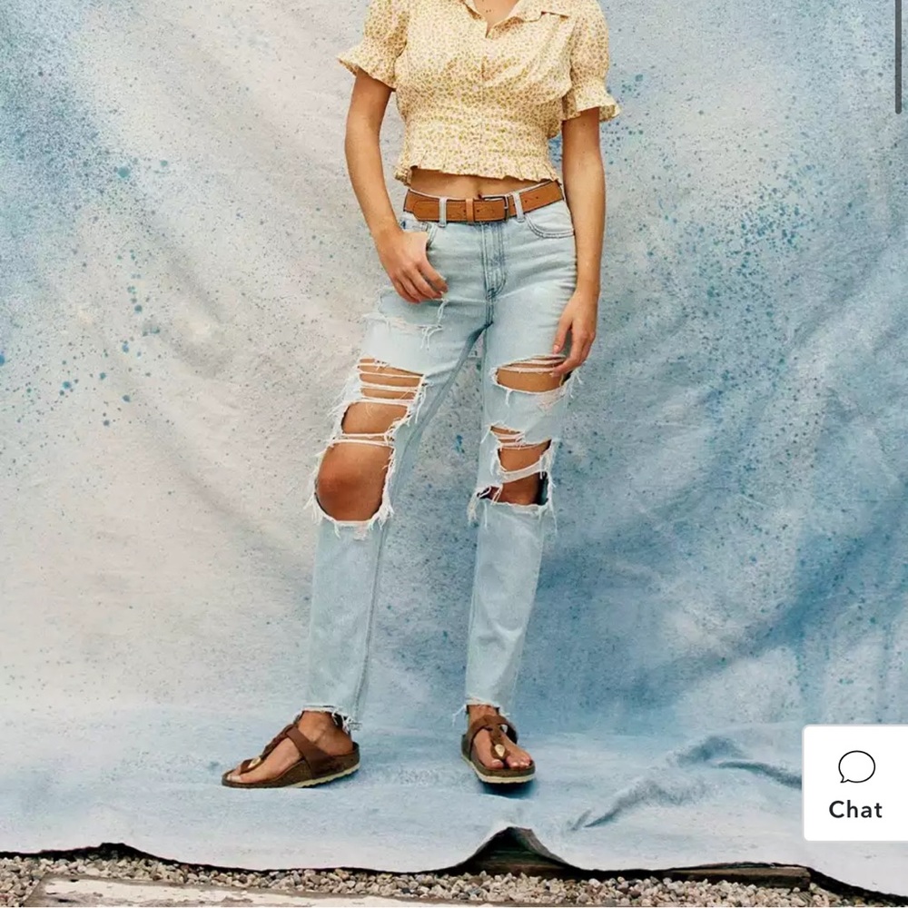 NEW American Eagle AE Strigid Ripped Mom Jean Size 6